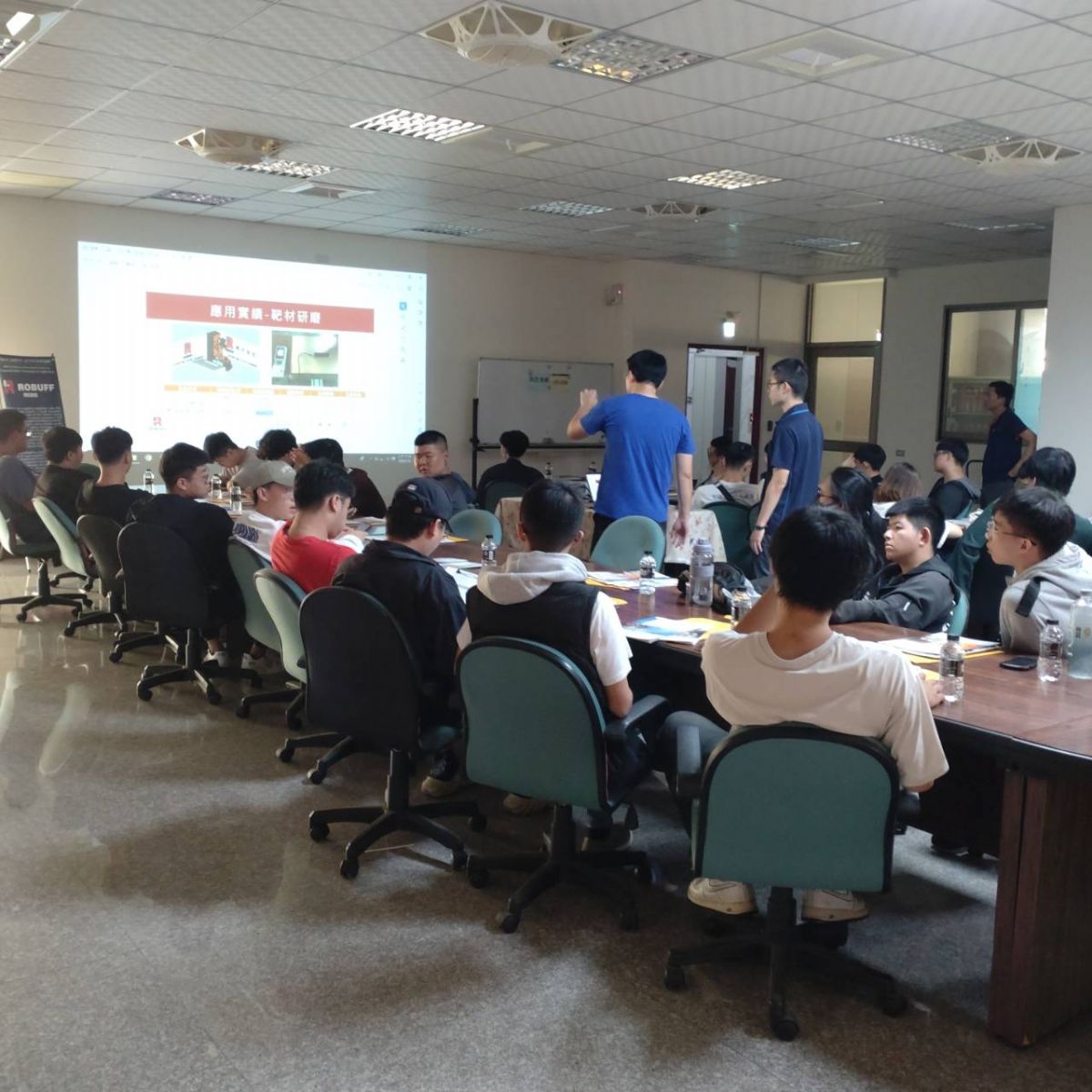 Lingdong University of Science and Technology visited Robuff, and the cultivation of intelligent unmanned boat defense talents has gained momentum.